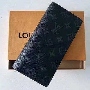 LV man's wallet